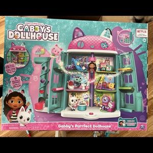 Brand New in box Gabbys Dollhouse Purrfect Follhouse Playset